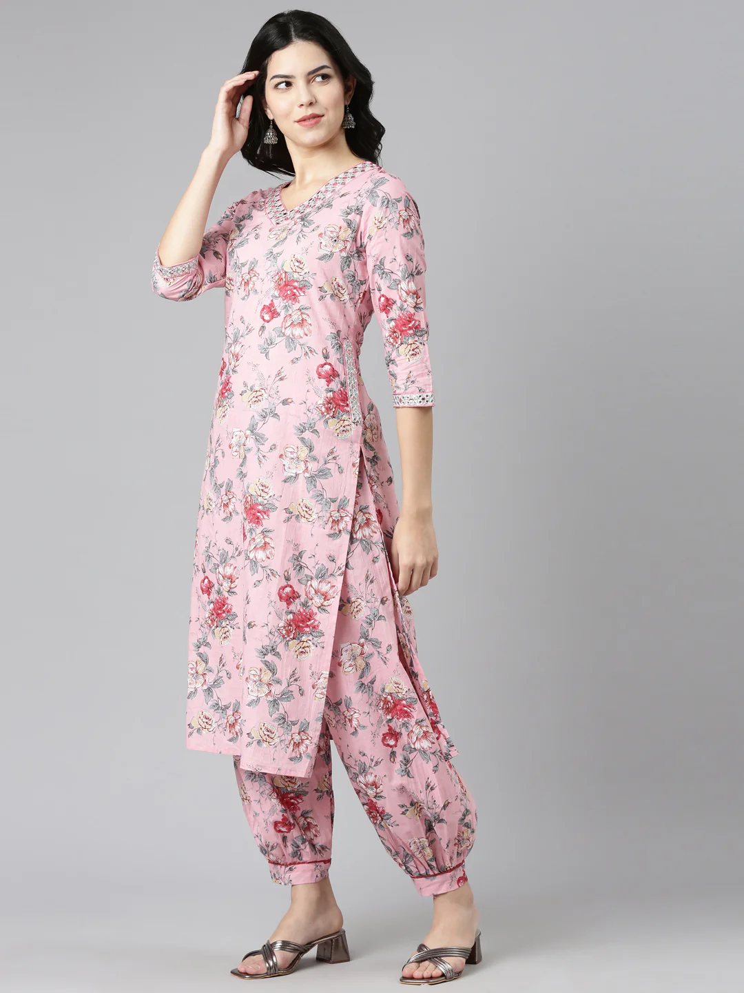 Neerus Pink Regular Straight Printed Kurta And Salwar With Dupatta - Image 2