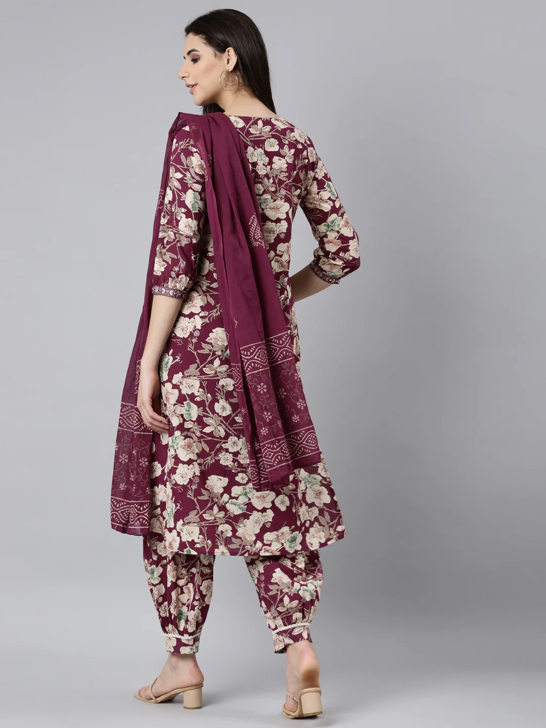 Neerus Purple Regular Straight Floral Kurta And Salwar With Dupatta - Image 3