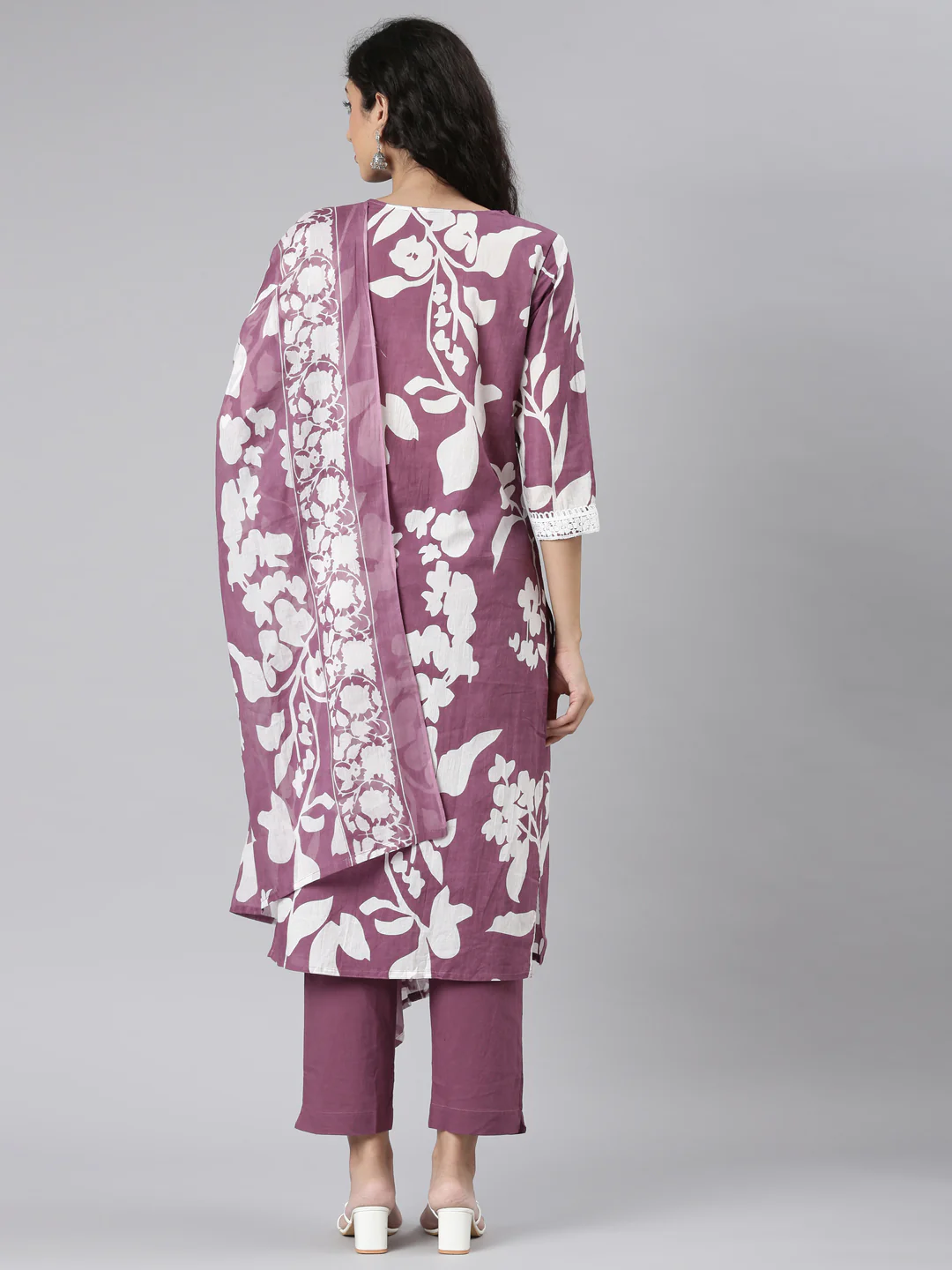 Neerus Purple Straight Casual Floral Kurta and Trouser with Dupatta - Image 4
