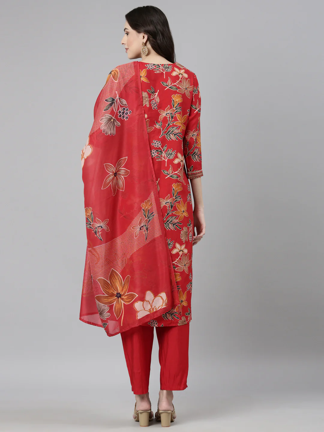 Neerus Red Casual Floral Straight Kurta and Trousers With Dupatta - Image 4