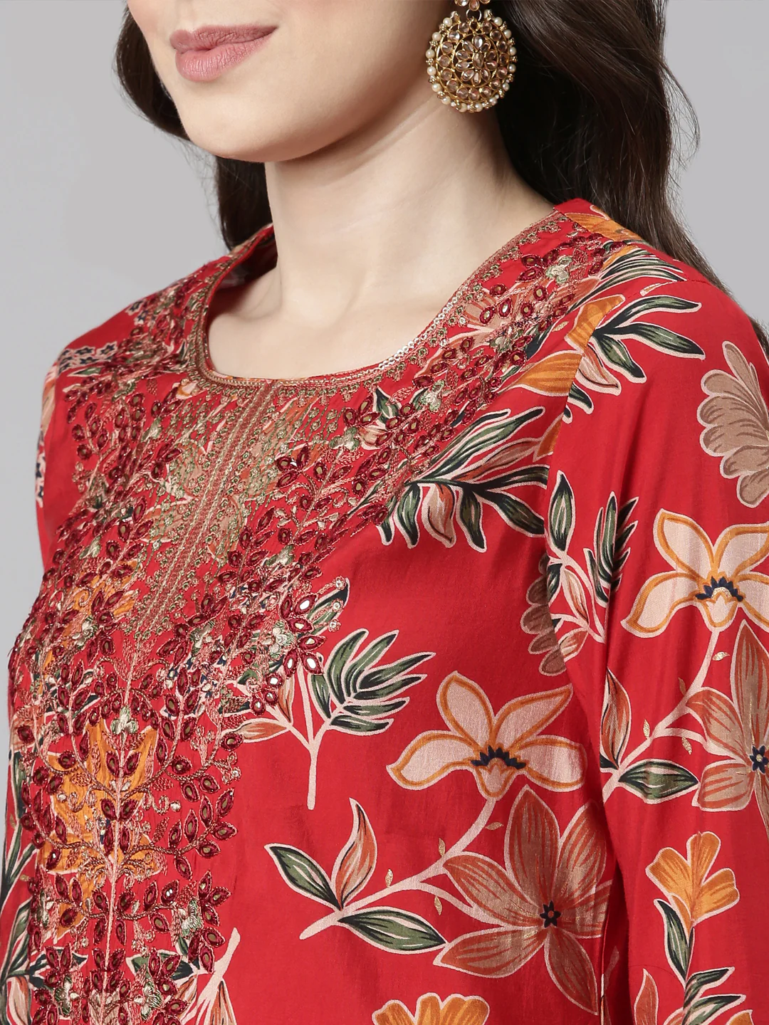 Neerus Red Casual Floral Straight Kurta and Trousers With Dupatta - Image 5