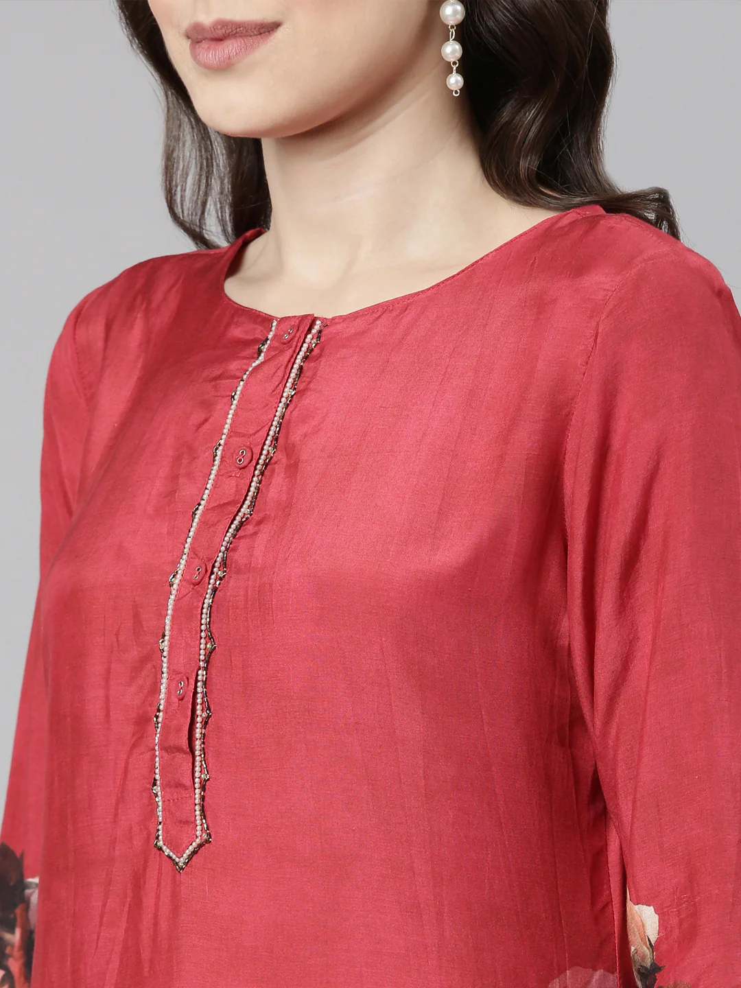 Neerus Red Casual Floral Straight Kurta and Trousers With Dupatta - Image 5
