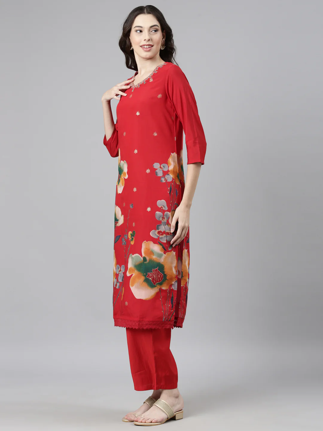 Neerus Red Casual Floral Straight Kurta and Trousers With Dupatta - Image 2