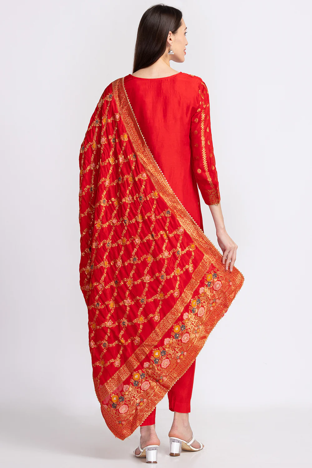 Neerus Red Color Banaras Kurta Trouser With Dupatta - Image 3