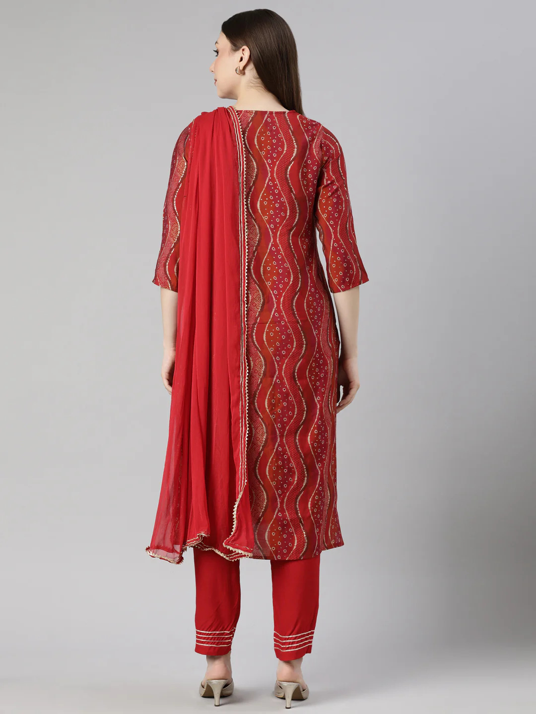 Neerus Red Regular Straight Bandhani Kurta And Trousers With Dupatta - Image 3
