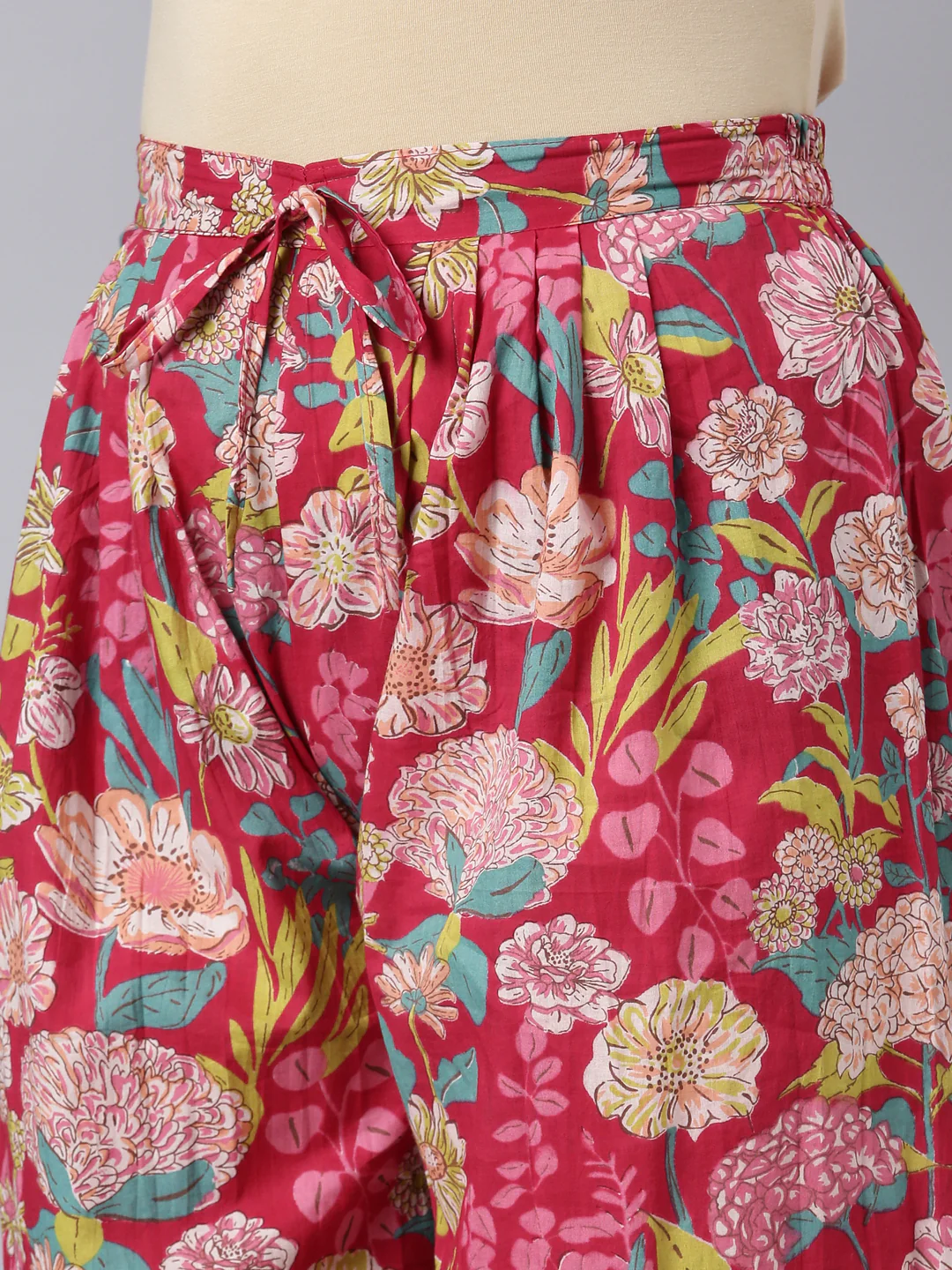 Neerus Red Regular Straight Floral Kurta And Salwar With Dupatta - Image 6