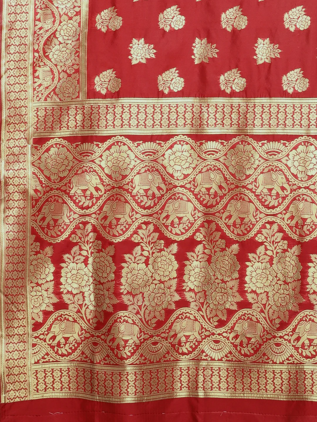 Neerus Red Textured Saree With Blouse - Image 4