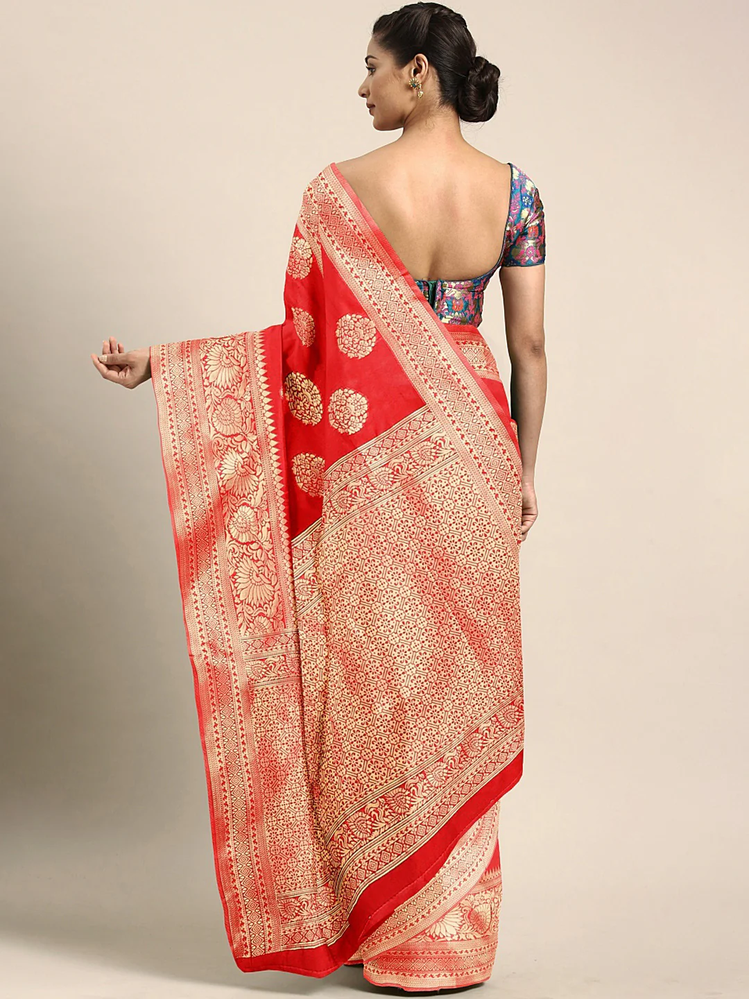 Neerus Red Textured Saree With Blouse - Image 2