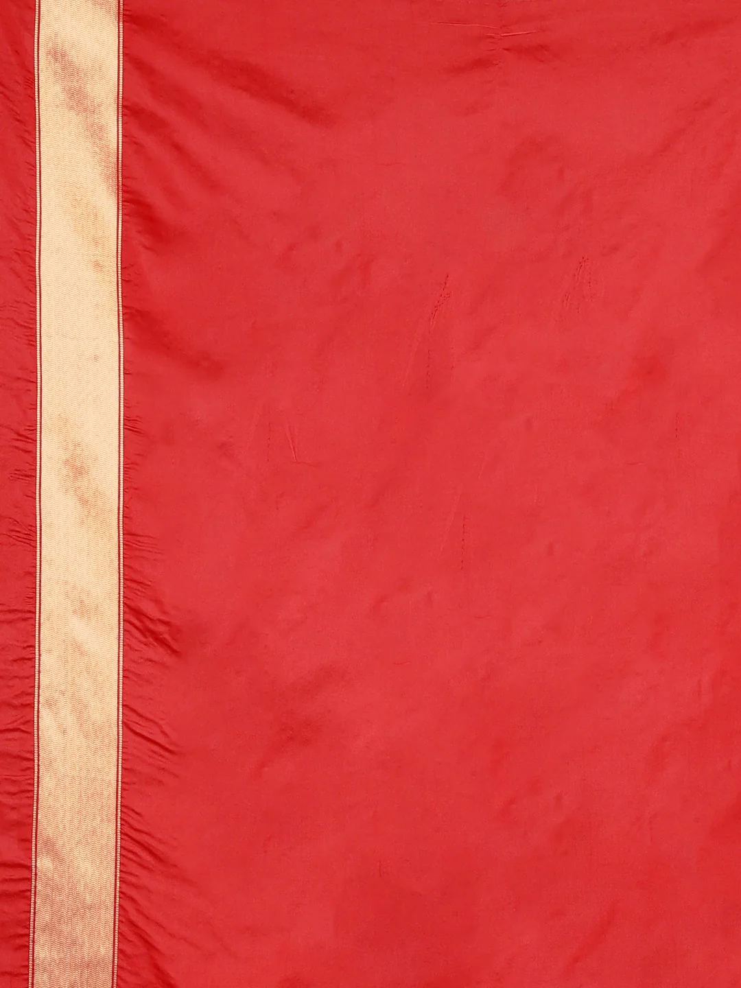 Neerus Red Textured Saree With Blouse - Image 6