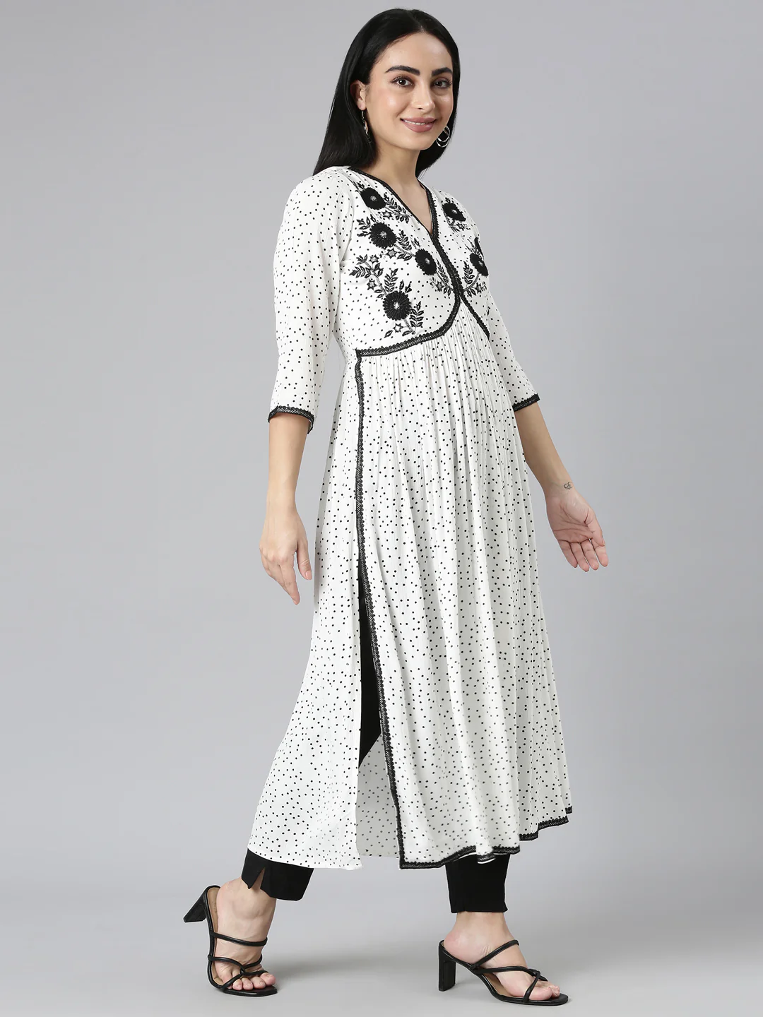 Neerus White Straight Casual Floral Anarkali Kurta - Image 2