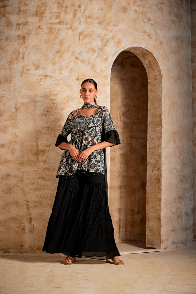 Neerus Women Black Colour Suit Set