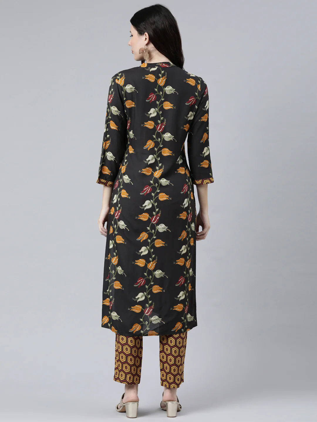 Neerus Women Black Cotton Floral Printed Kurta - Image 3