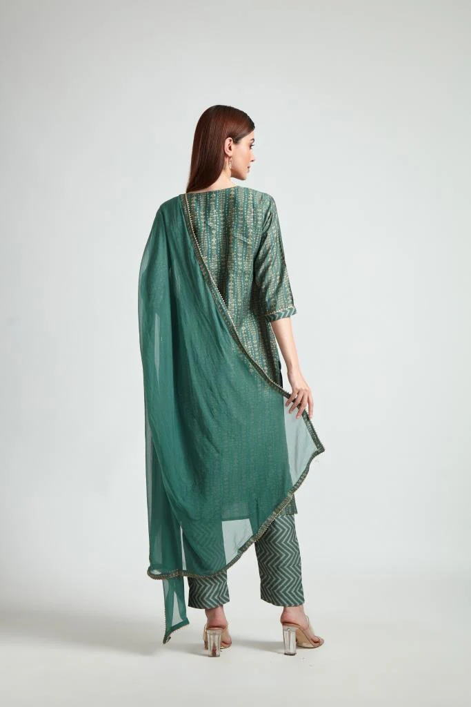 Neerus Women Green Printed Kurta with Trousers With Dupatta - Image 4