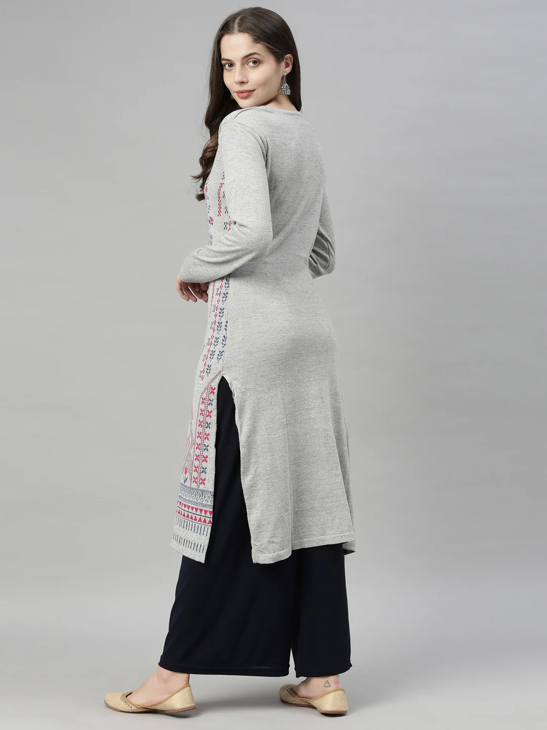 Neerus Women Grey Purple Geometric Printed Acrylic Knitted Kurta - Image 3