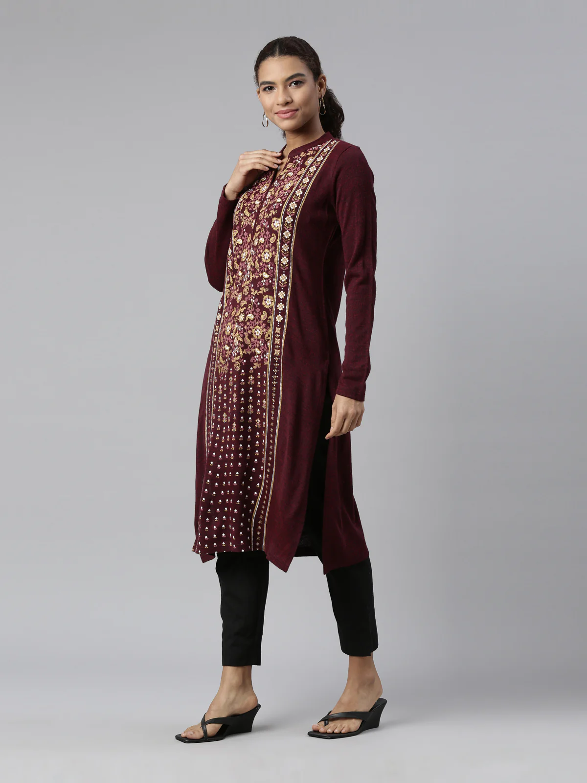 Neerus Winter Wear Magenta Floral Printed Thread Work Acrylic Kurta For Women - Image 2