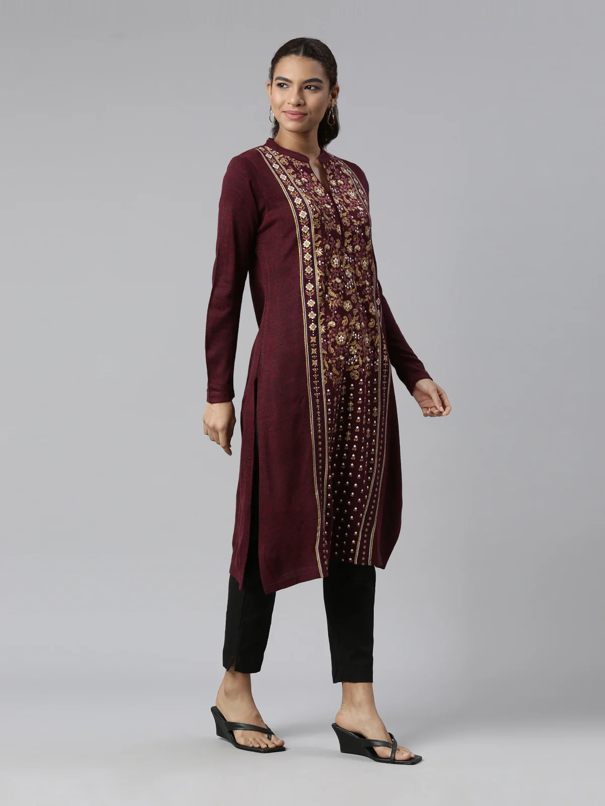 Neerus Winter Wear Magenta Floral Printed Thread Work Acrylic Kurta For Women - Image 5