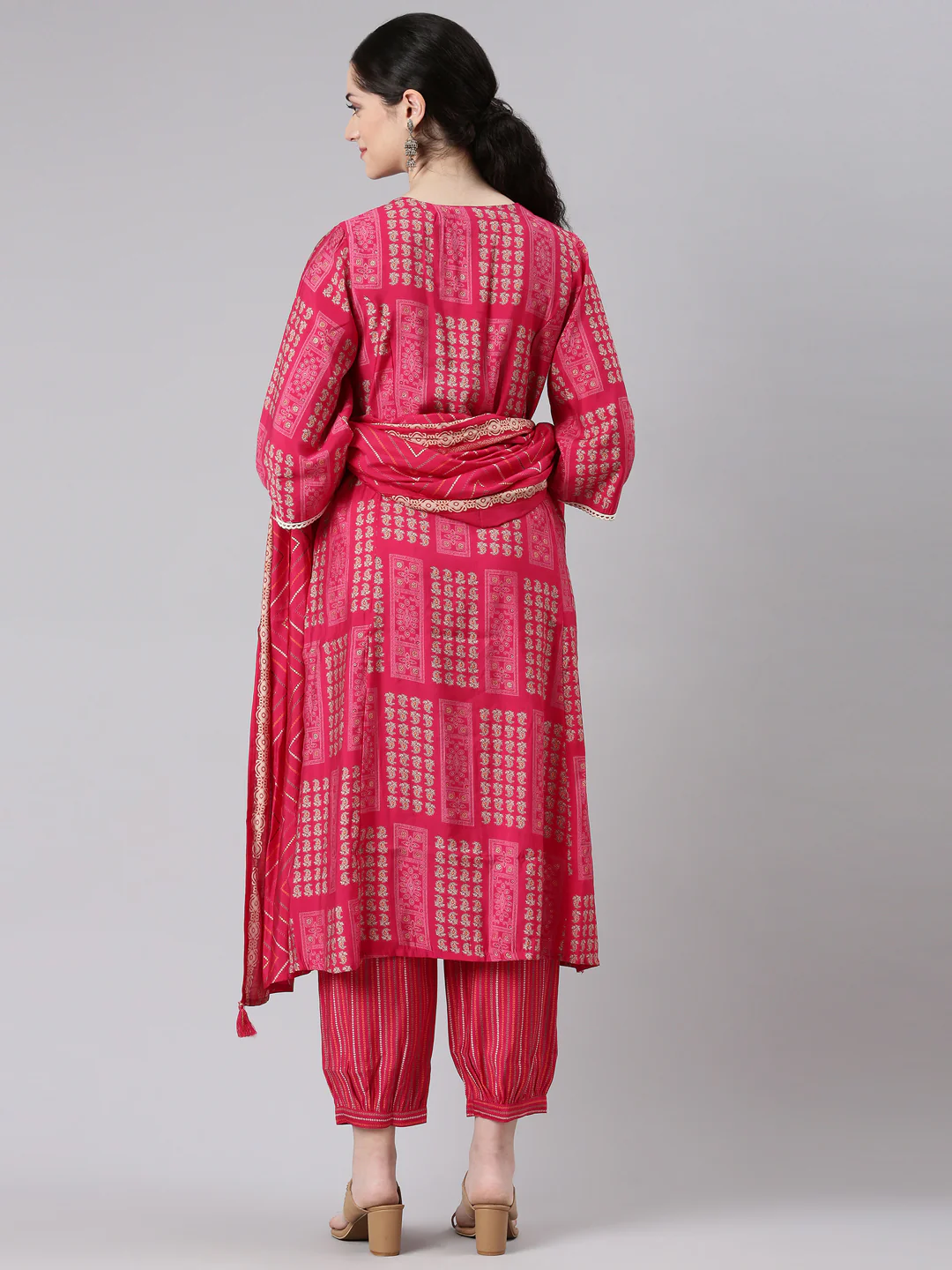 Neerus Women Magenta Straight Kurta and Trousers With Dupatta - Image 3