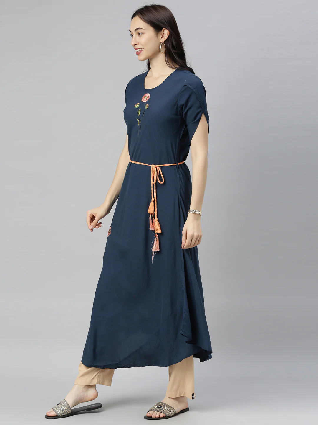 Neerus Women Navy Blue Thread Work Anarkali Kurta - Image 2