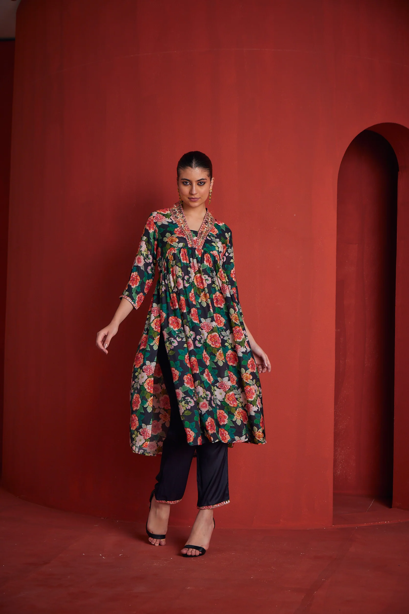Neerus Womens Green Colour Floral Kurta Set - Image 2