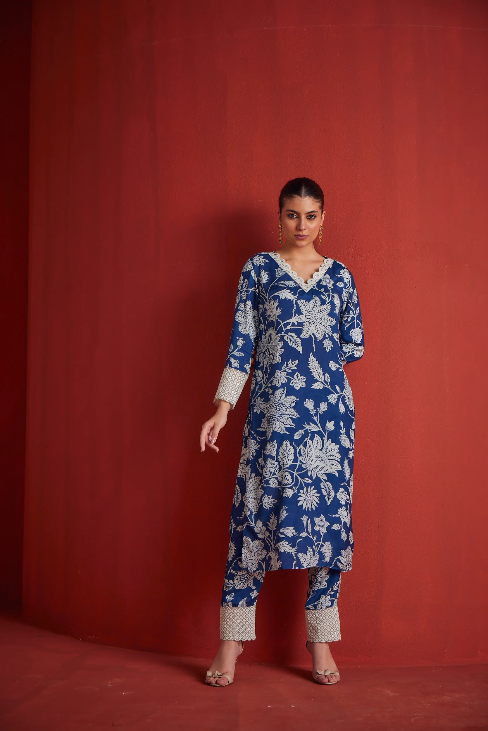 Neerus Womens Indigo Kurta Set - Image 4