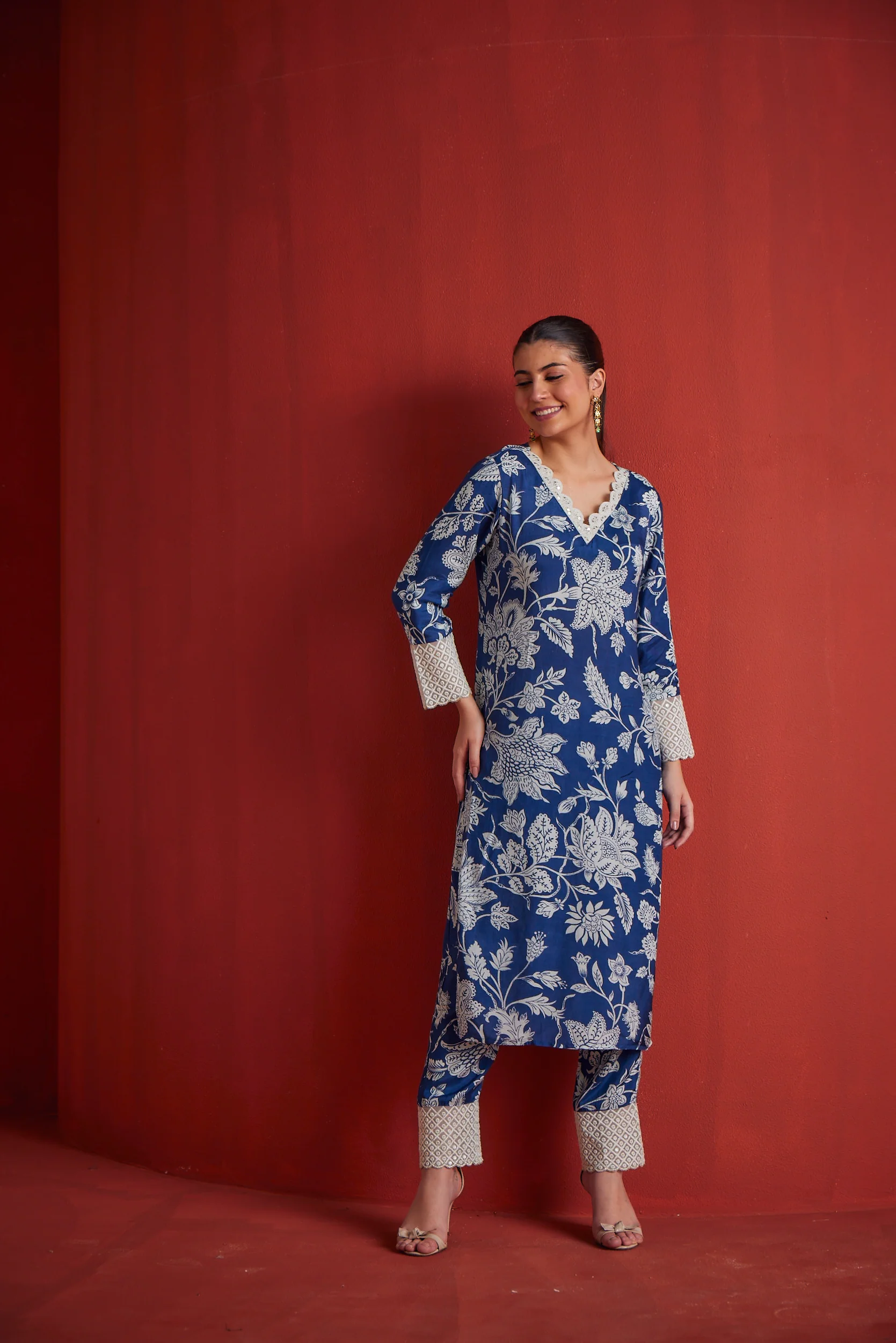 Neerus Womens Indigo Kurta Set - Image 5
