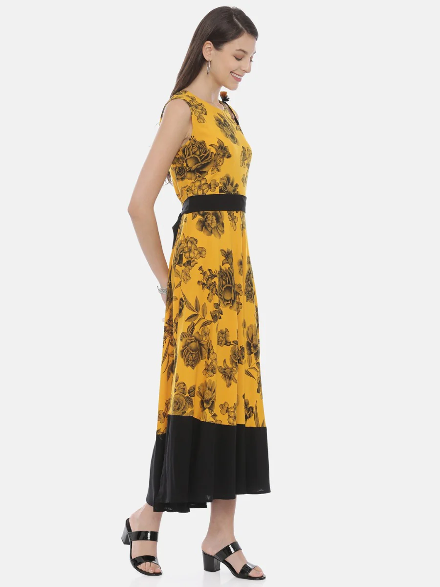 Neerus Yellow Printed Fit & Flare Kurta - Image 4