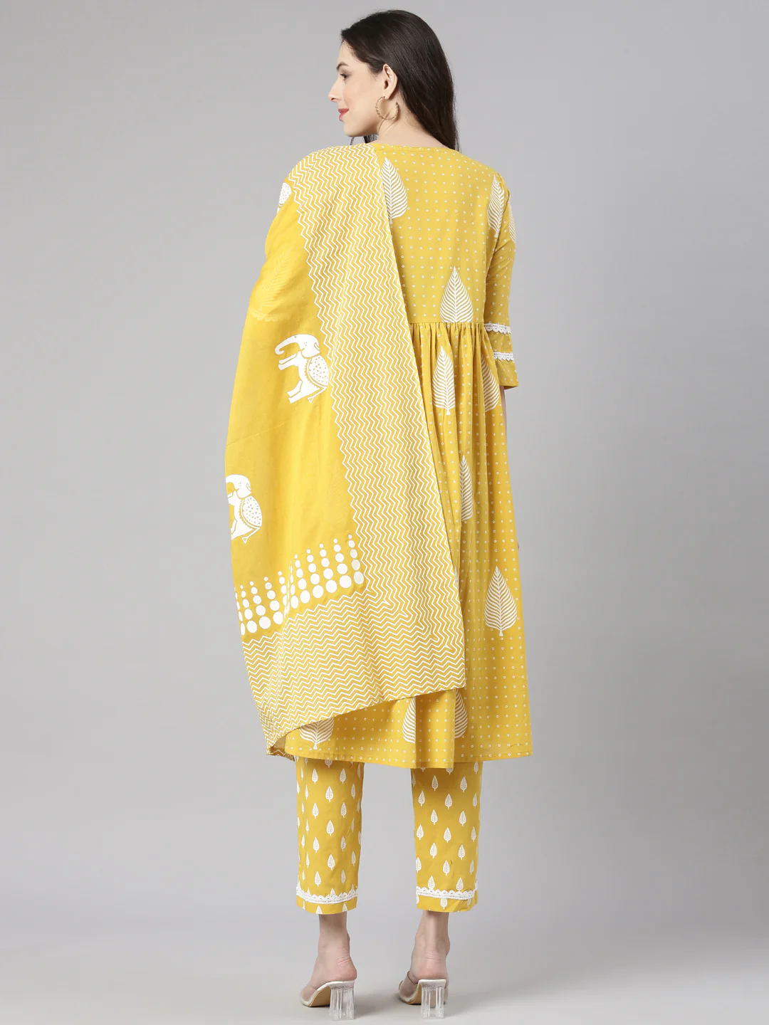 Neerus Yellow Printed Straight Kurta and Trousers With Dupatta and with bag - Image 4