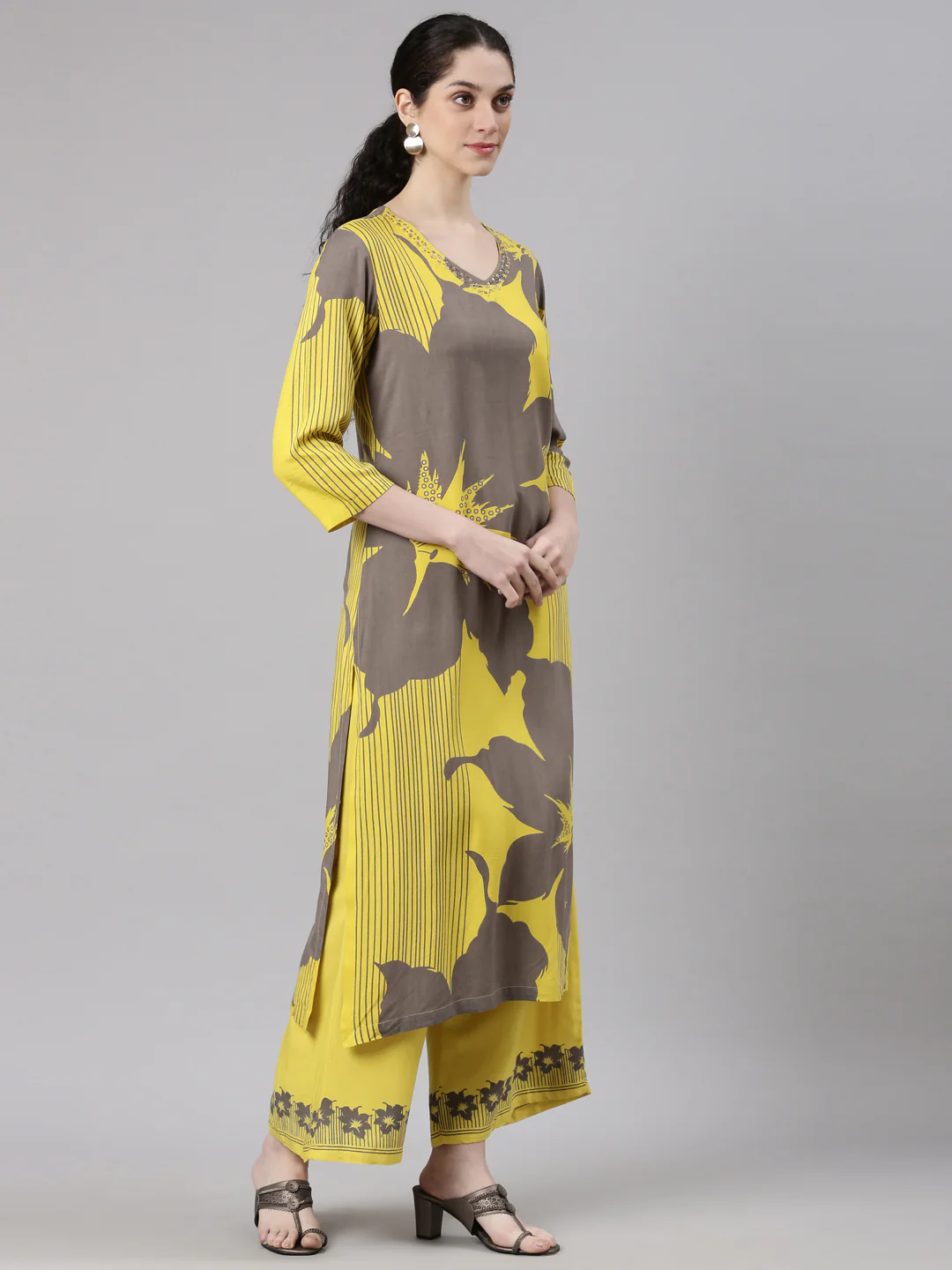 Neerus Yellow Straight Casual Floral Kurta and Plazzo - Image 3