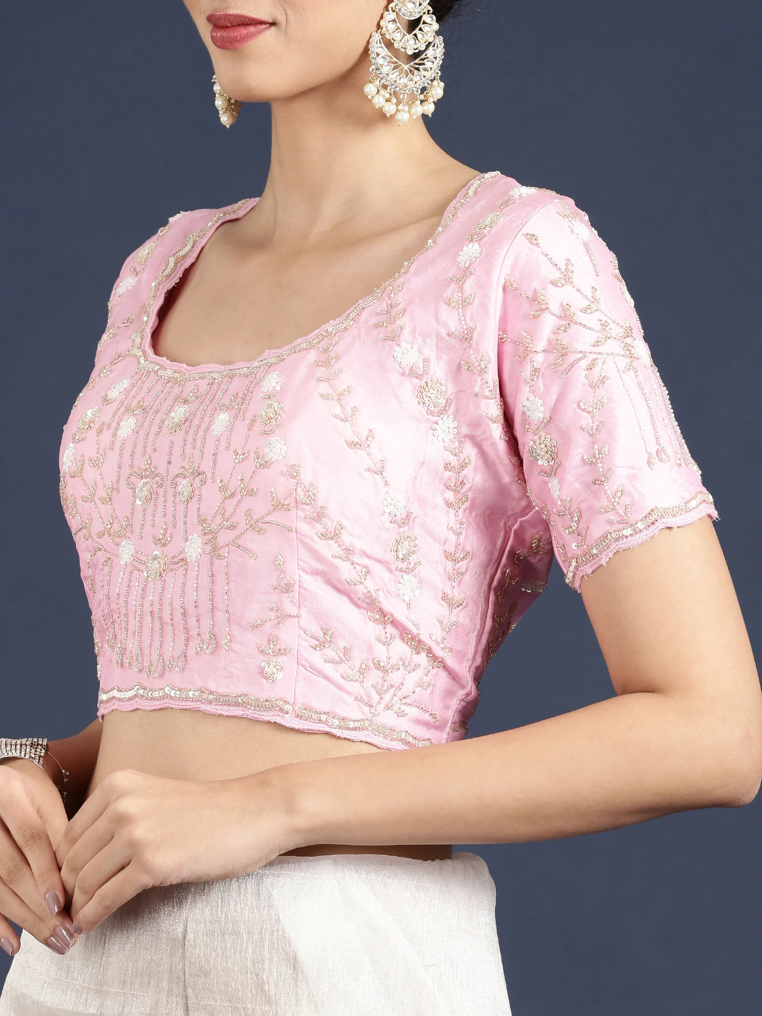 Off White Crepe Saree With Embroidery Work On Readymade Blouse - Image 8