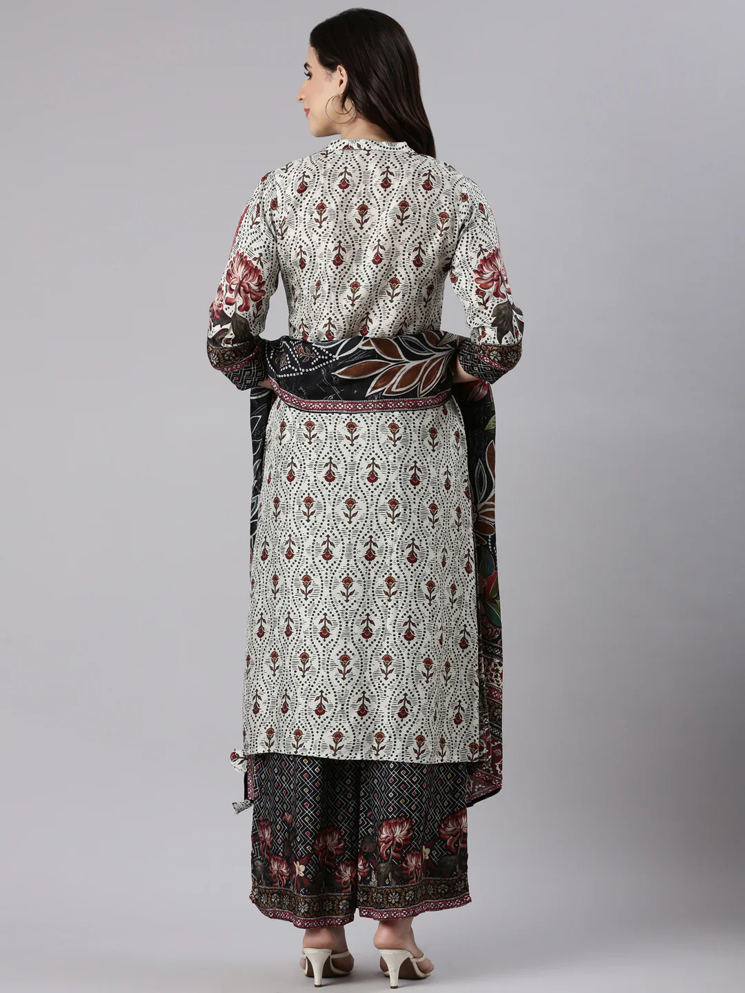 Off White Muslin Printed Three Piece Set - Image 3