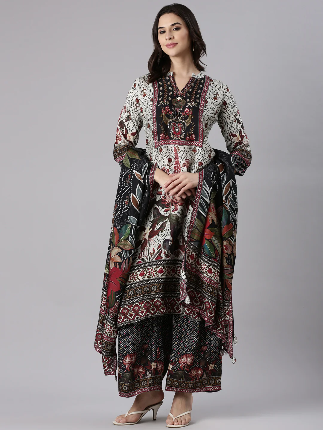 Off White Muslin Printed Three Piece Set - Image 5