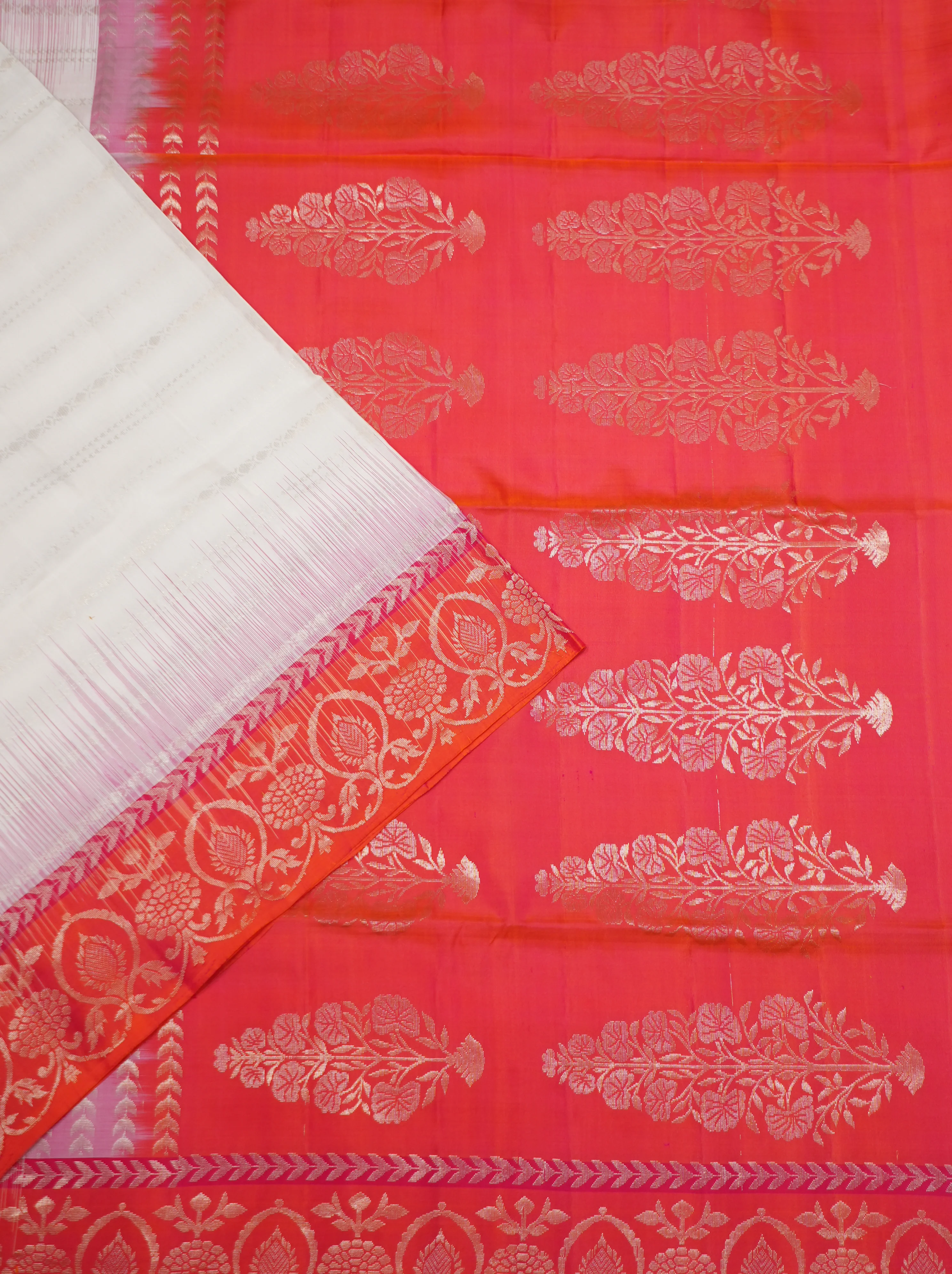 Off White Pure Soft Silk Saree With Zari Weaving Border - Image 5