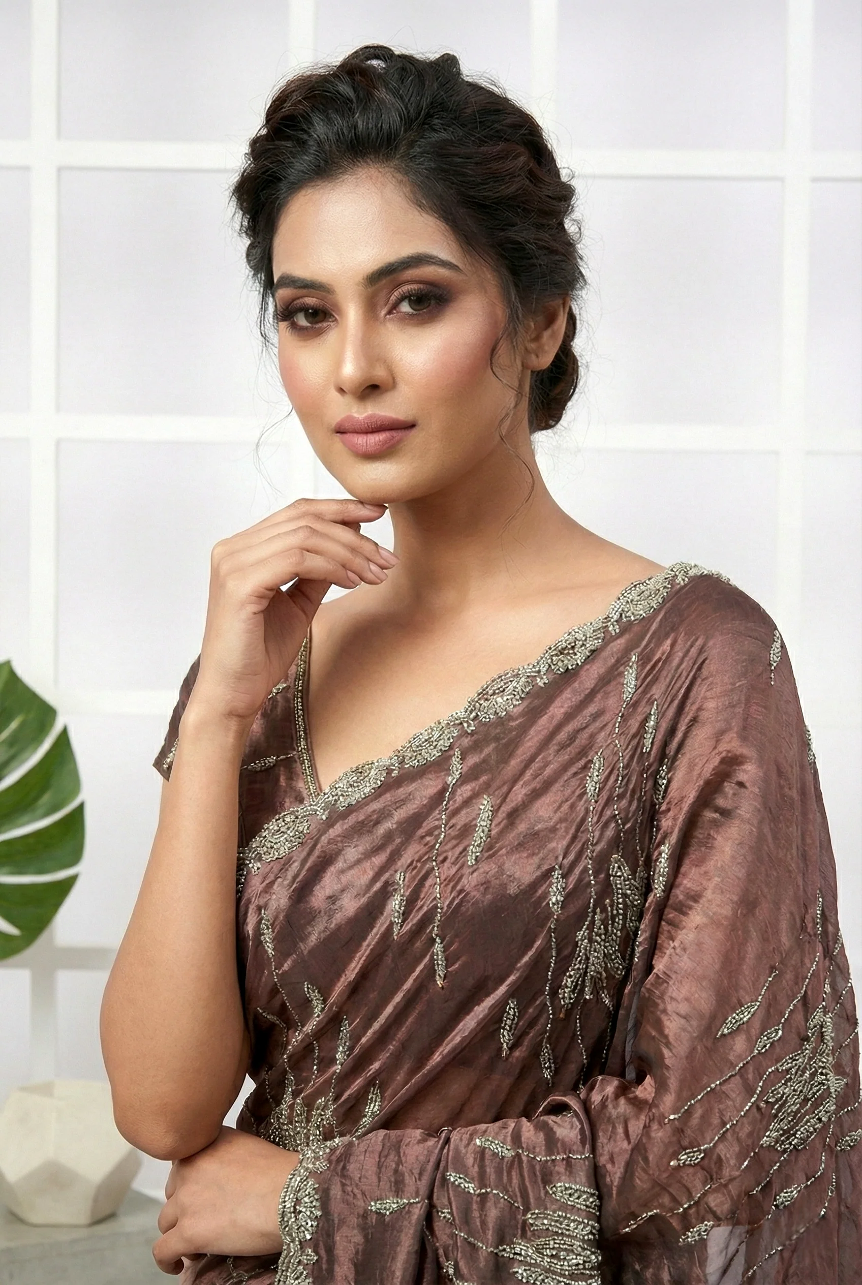 Onion Zari Hand Embroidery Saree - Image 2