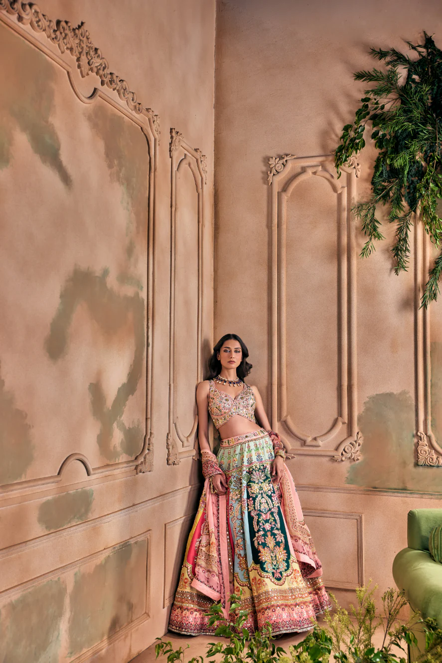 Peach Silk Heavy Zari Floral And Thread Embroidery Ghagra Set - Image 4