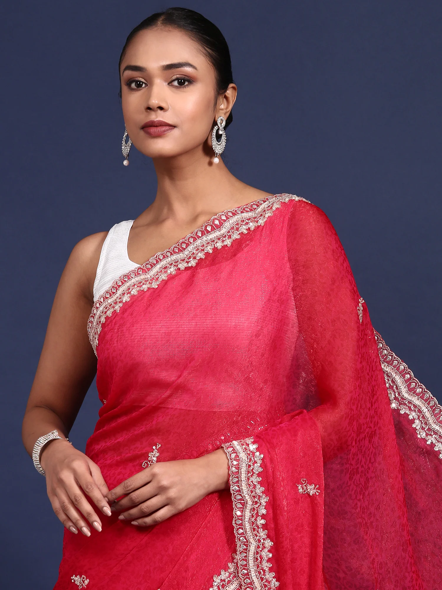 Rani Pink Jacquard Zari Embroidery Saree - Image 3