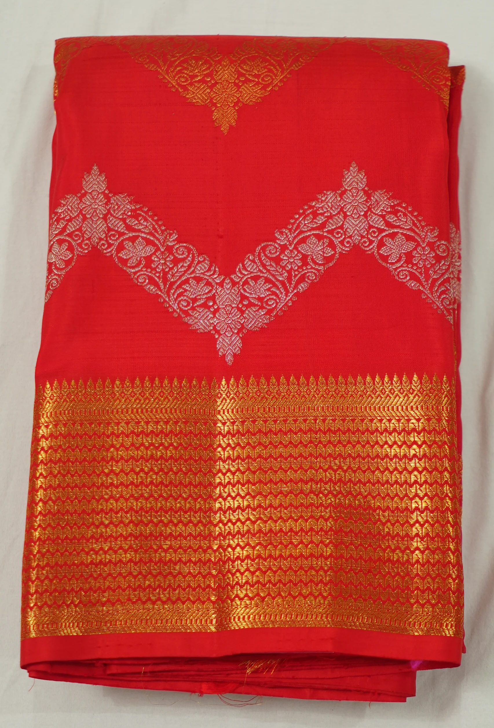 Red Kanchi Pattu Zari And Handwoven Saree - Image 5