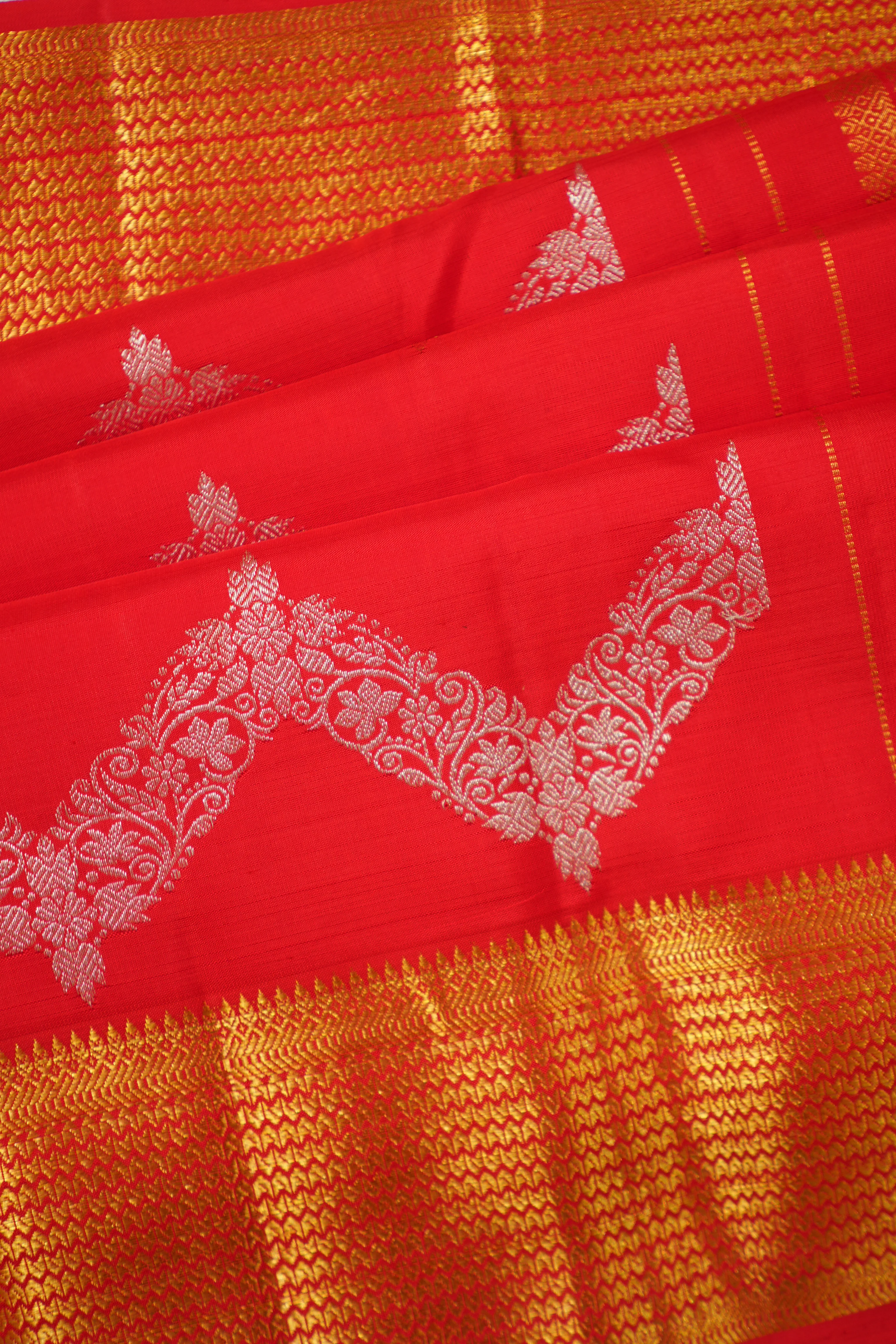Red Kanchi Pattu Zari And Handwoven Saree - Image 6