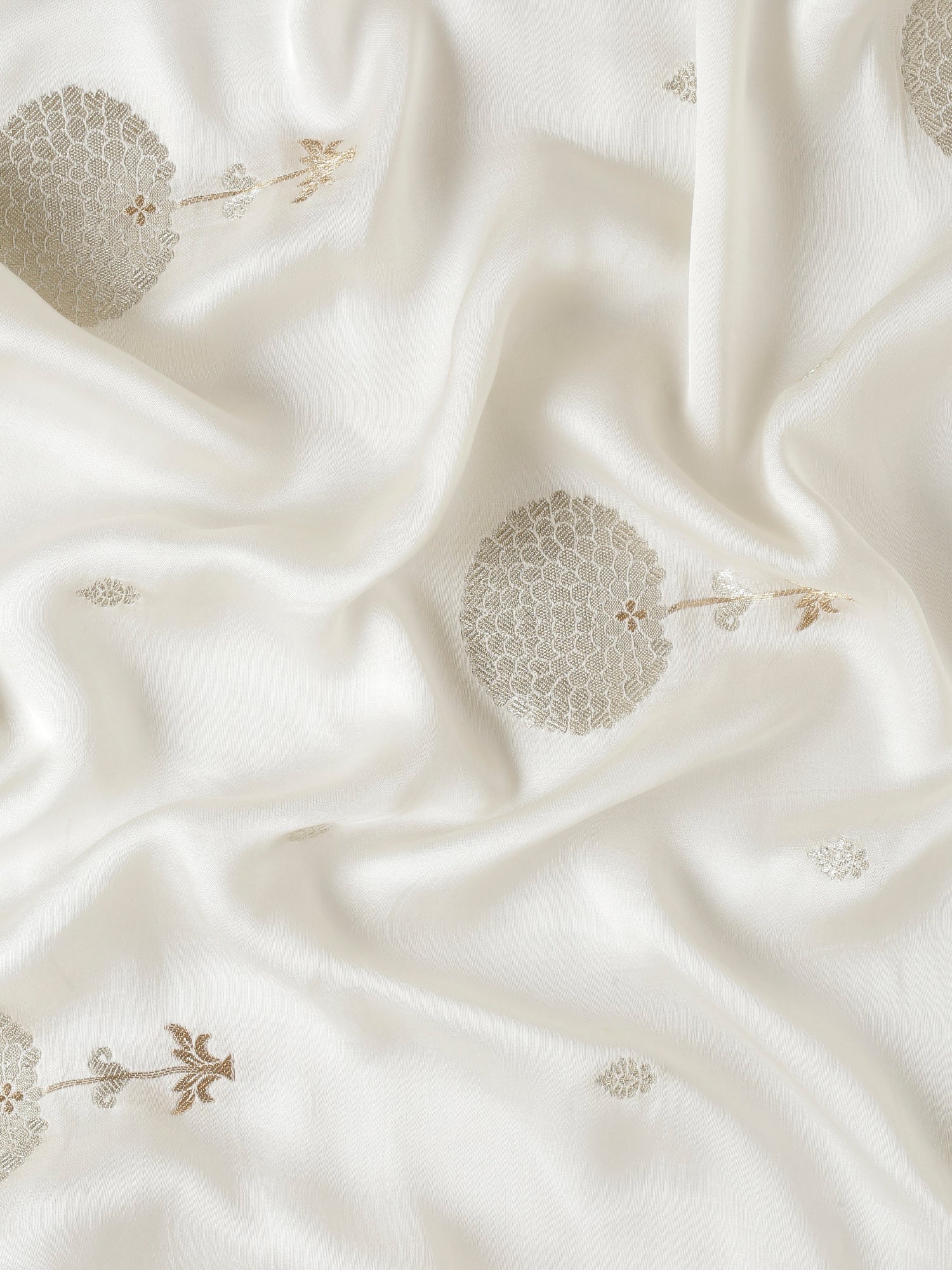 White Banaras silk saree with zari motifs and border - Image 7